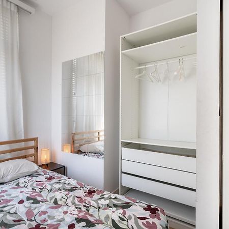 Beautiful Modern Apartment In The Heart Of Anversa Esterno foto