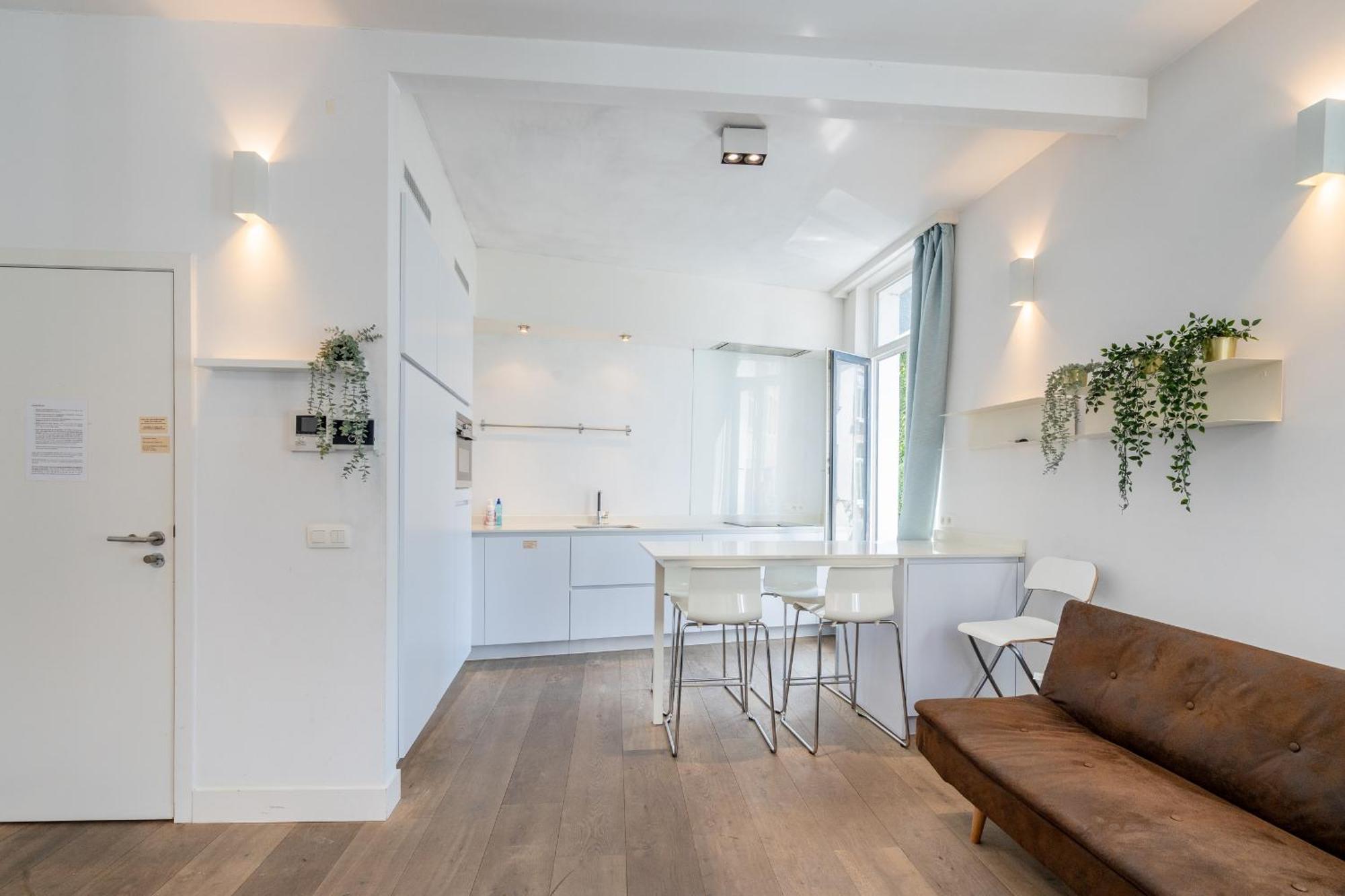 Beautiful Modern Apartment In The Heart Of Anversa Esterno foto