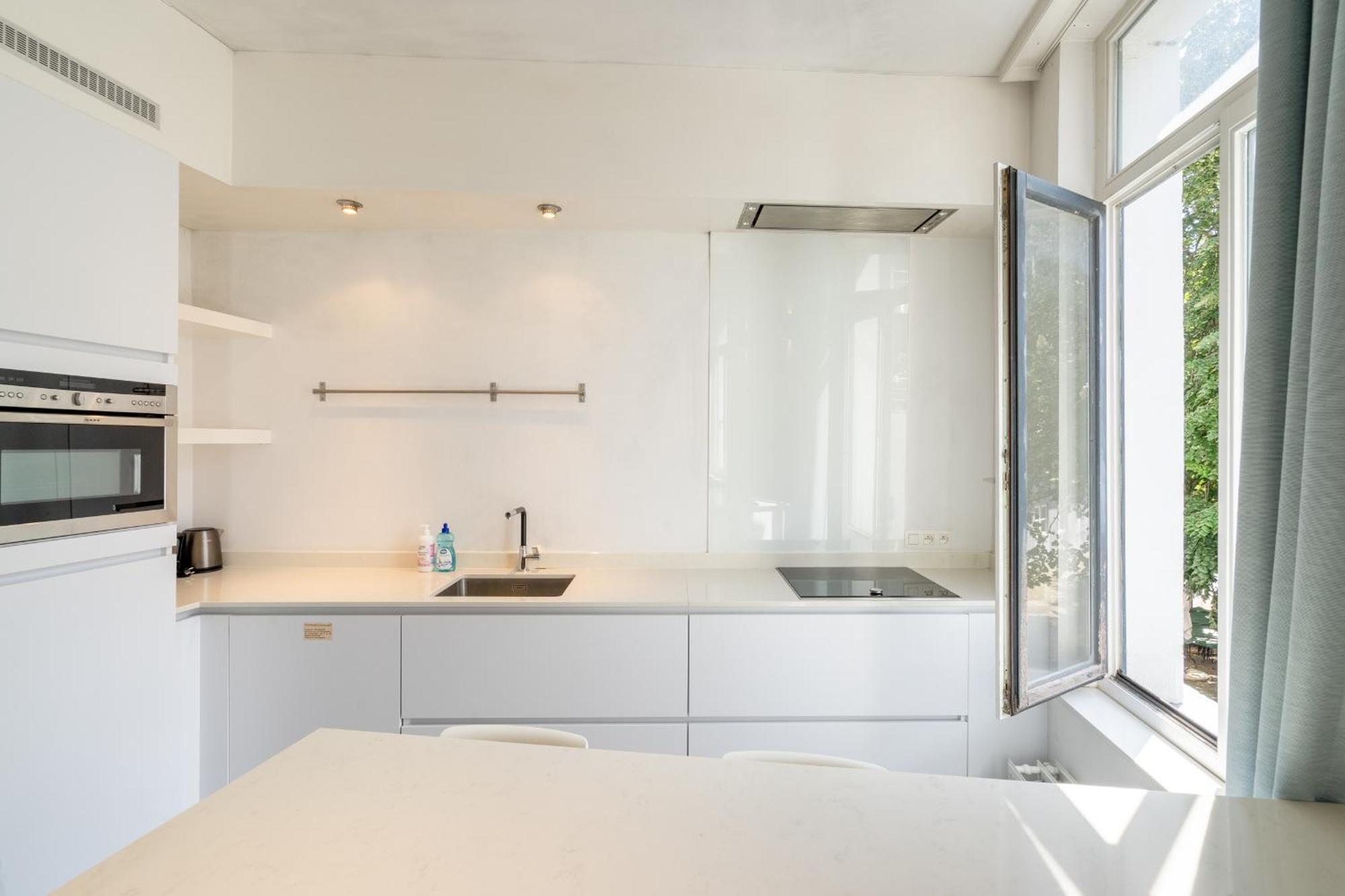 Beautiful Modern Apartment In The Heart Of Anversa Esterno foto