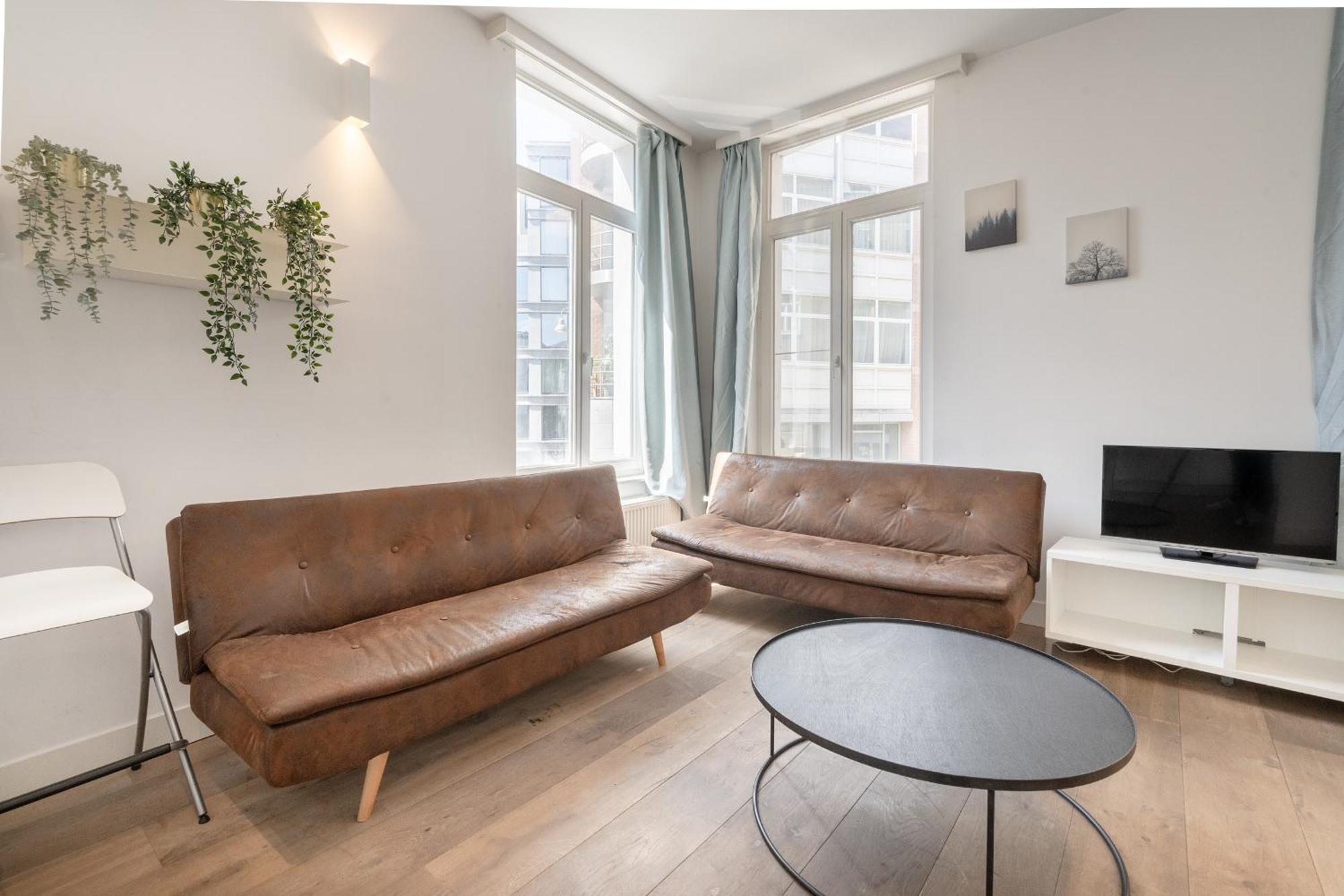 Beautiful Modern Apartment In The Heart Of Anversa Esterno foto