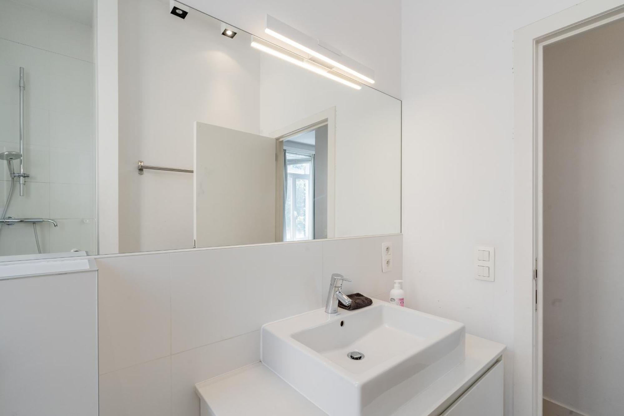 Beautiful Modern Apartment In The Heart Of Anversa Esterno foto