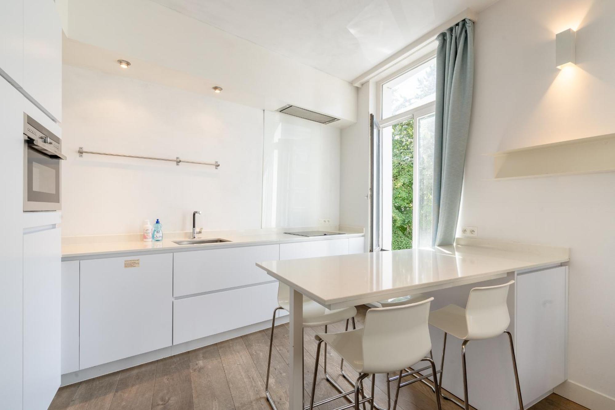 Beautiful Modern Apartment In The Heart Of Anversa Esterno foto