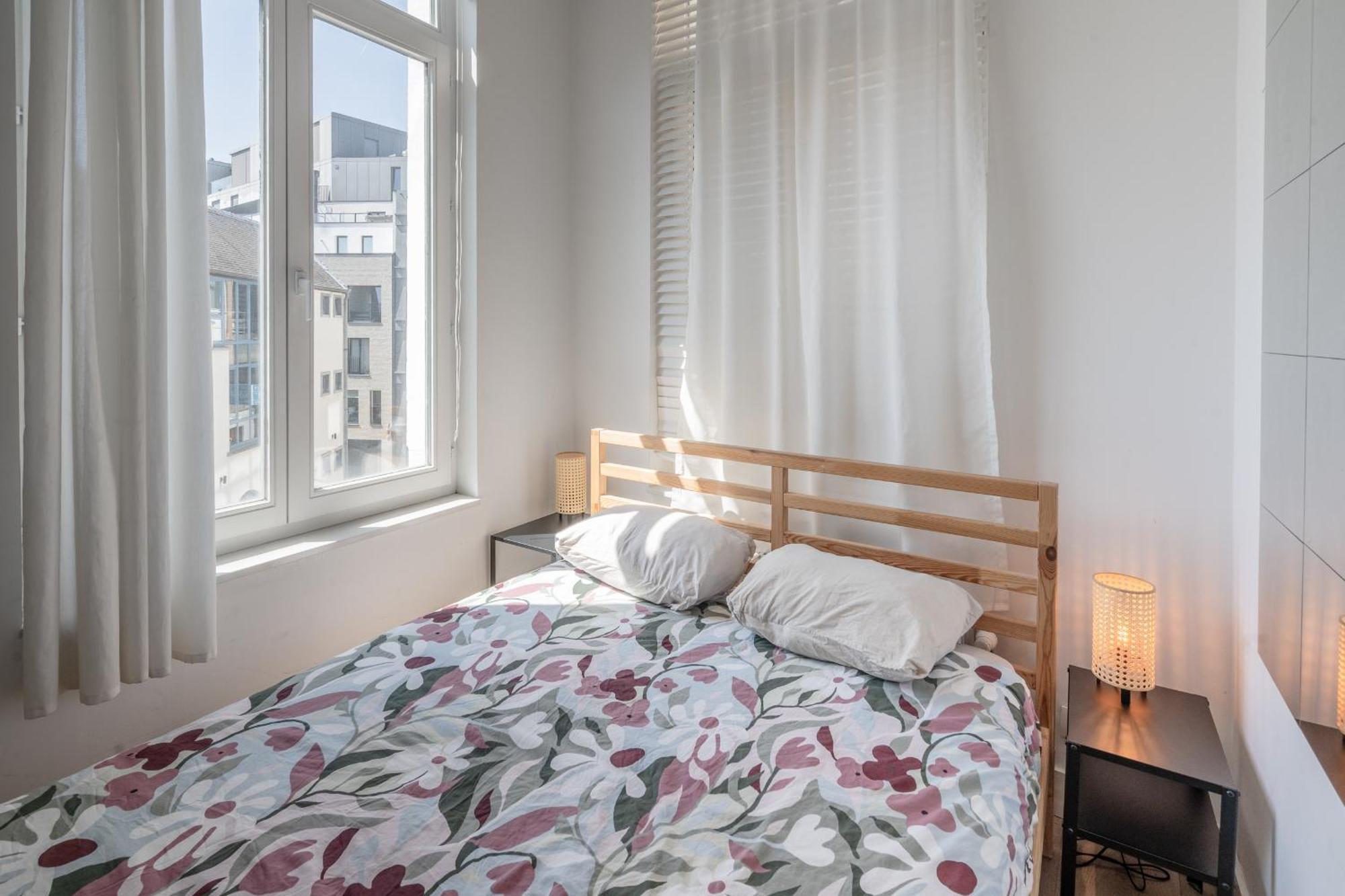 Beautiful Modern Apartment In The Heart Of Anversa Esterno foto